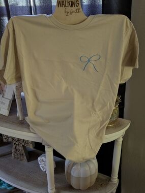 Gildan Short Sleeve Tee in Light Cream with Blue Bow Graphic